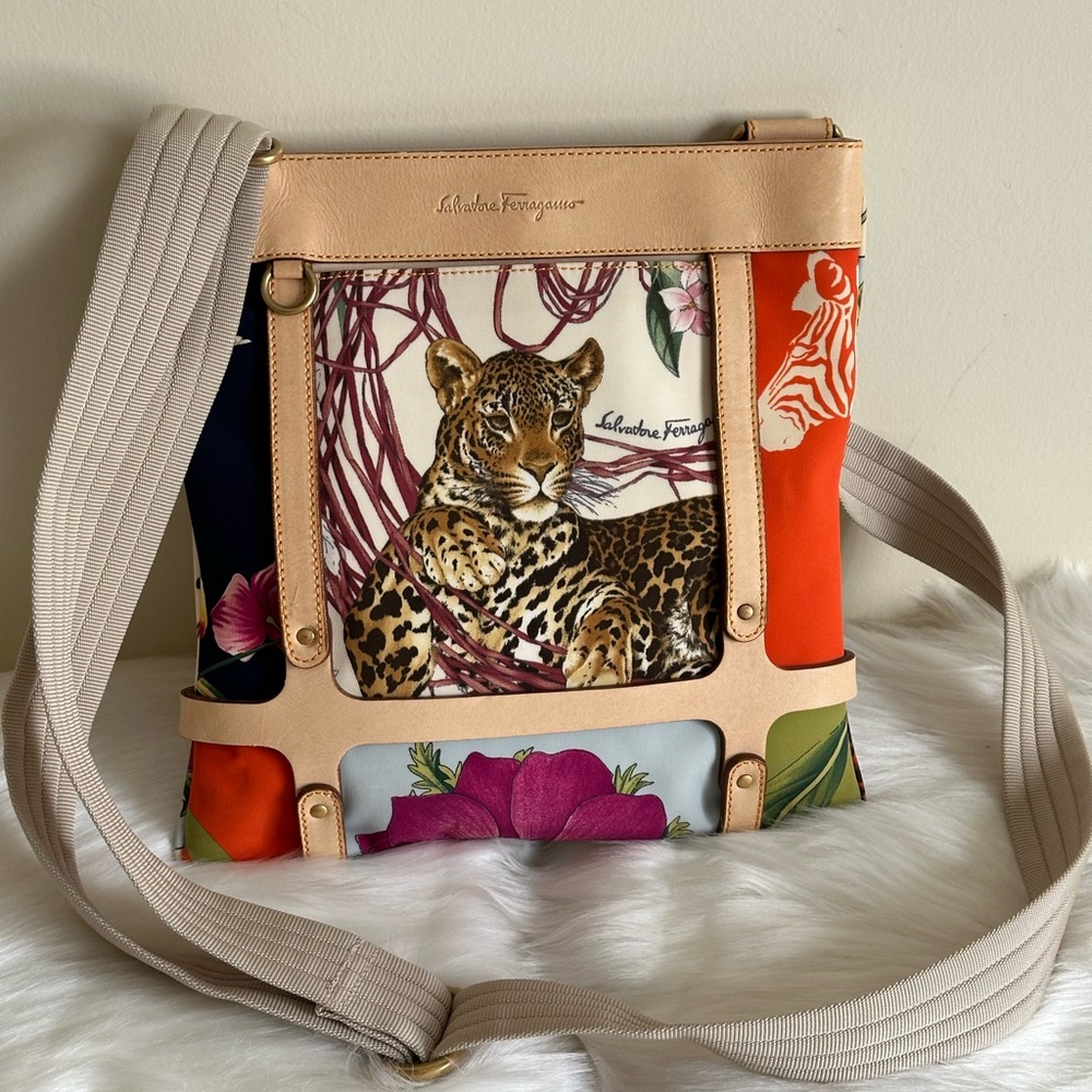 Auth Salvatore Ferragamo Crossbody EUC